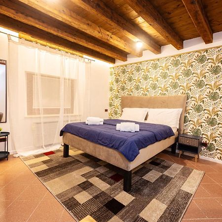 Al 18 Verona Rooms Exterior photo